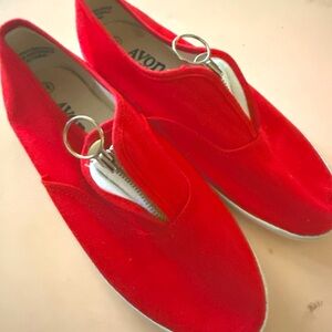 Avon Style slip on sneakers with zippers